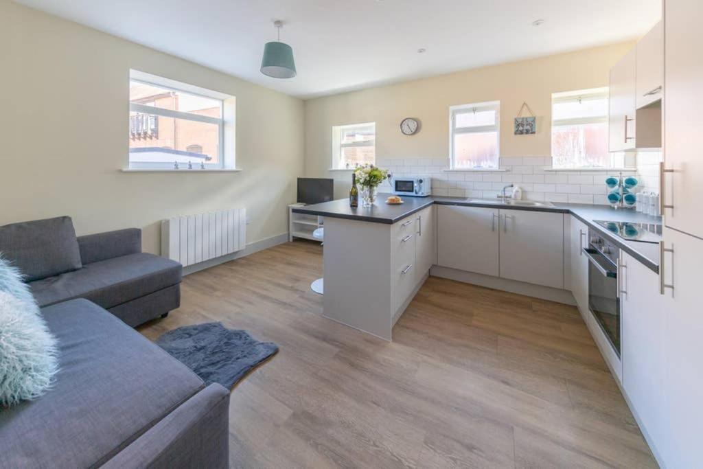 Hereford City Centre - Apartment 4, Isabella House - Modern Apartment In The Heart Of The City - Sleeps 4 Guests - Hosted By Rentmyhouse Luaran gambar